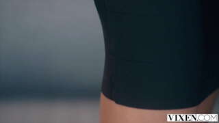 VOLPE impertinente babe seduce boss