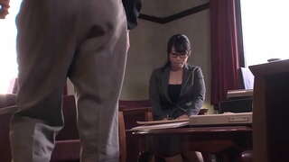 ���ረጃ ጃፓንኛ ቢሮ ቅድሚያ የሚሰጡዋቸውን መምታት ጋር የእሷ ቅድሚያ የሚሰጡዋቸውን wetting መጠቀም pantie በመቀበል ግምገማ ቅድሚያ creampie