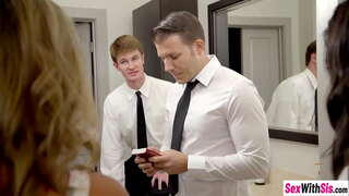 Սեռական դեռահասները Միսս Фэрис և Ուիթնի Wright վայելում կոշտ սեքսով երեքով այն բանից հետո, երբ отсосали անդամ