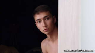 Mladi seks-zurke - Bdjeti nad njima, kao i oni polude, vozeći se na njegovom licu i člana