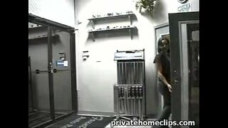 ���ျစ်စရာ busty သူငယ်ပေးသည်သူဌေးကအကောင်းဆုံး blowjob အလုပ်မှာ