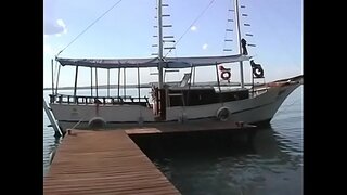 Топла латина русокоса добива нејзиниот анусот fucked отворено на мостот