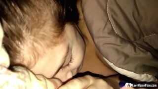 Dia nifoha ny zana-badiny mbola minono ny akoho, ary tsy hitaraina.