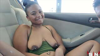 العاهرة القذرة يحصل مارس الجنس خارج